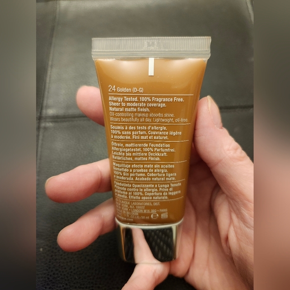 Clinique Stay-Matte Oil-Free Makeup Foundation In 24 Golden - Picture 7 of 8